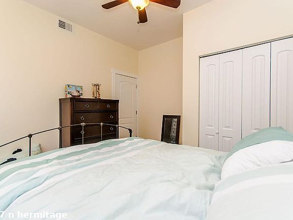 2nd image of 1827 N Hermitage Ave #1711