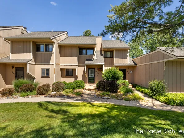 2670 Ridgecroft Dr SE, Kentwood, MI 49546