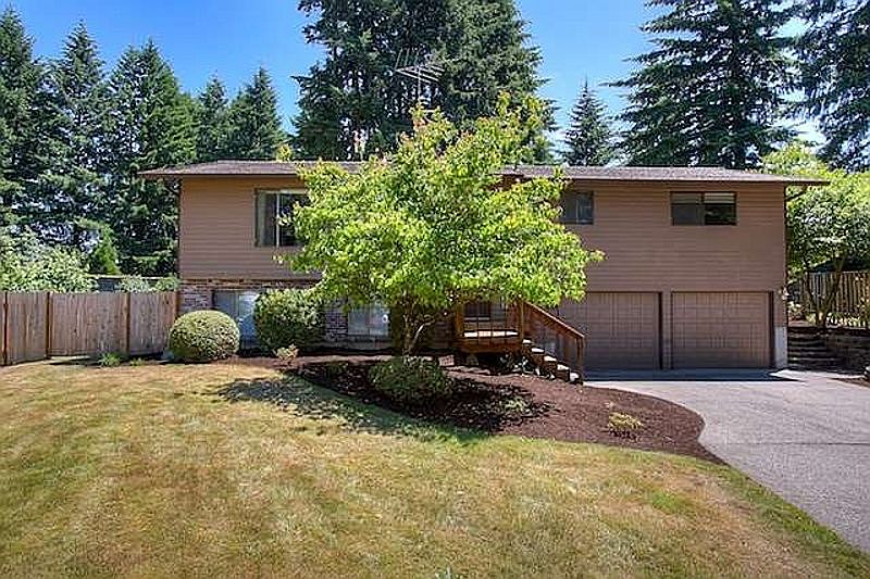1st image of 6609 NE 68th Cir