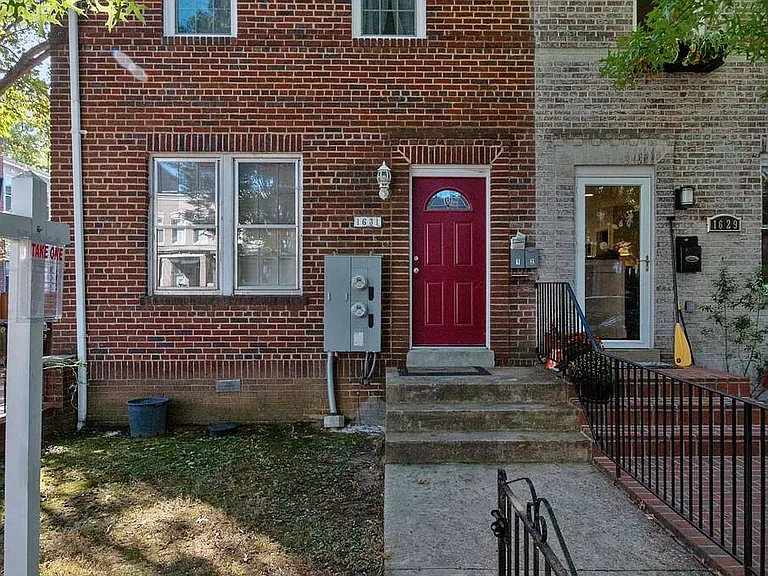 1631 E St SE #1 — Photo 2