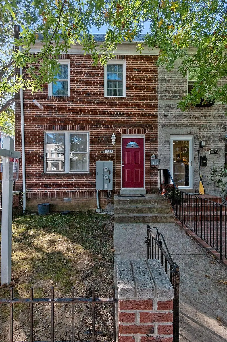 Building Photo - 1631 E St SE #1