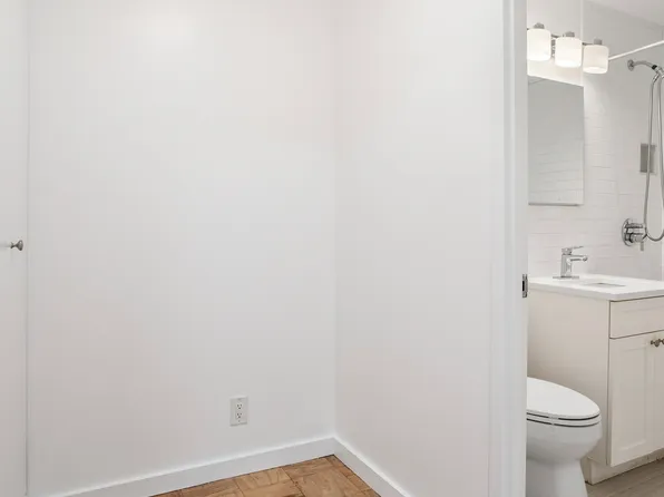 75 Henry Street image 7 of 9