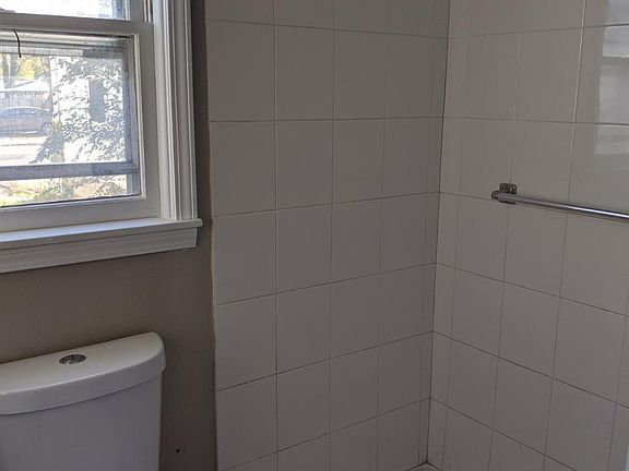 5th image of 305 N Hancock St