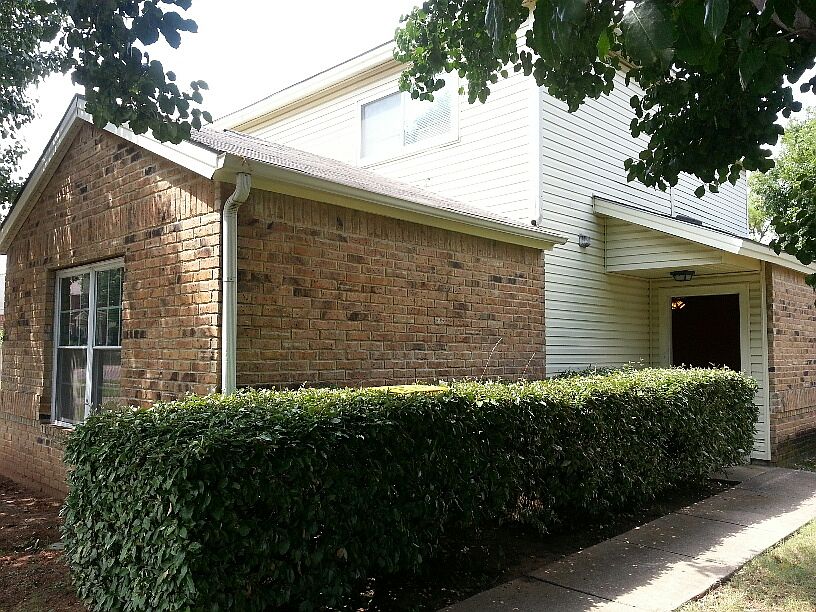 1st image of 2411 Eastern Oaks Dr