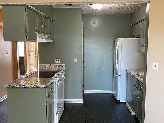 5th image of 135 Blue Pool Dr