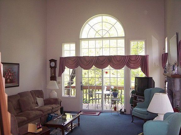 5th image of 428 Woodloch Dr