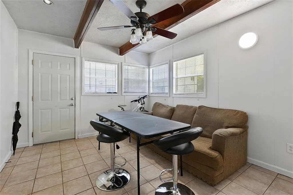 5 bed, 2074 sqft, $7,600 — Photo 3
