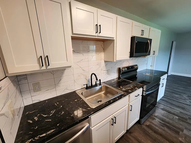 105 Herkimer St #28 — Photo 3