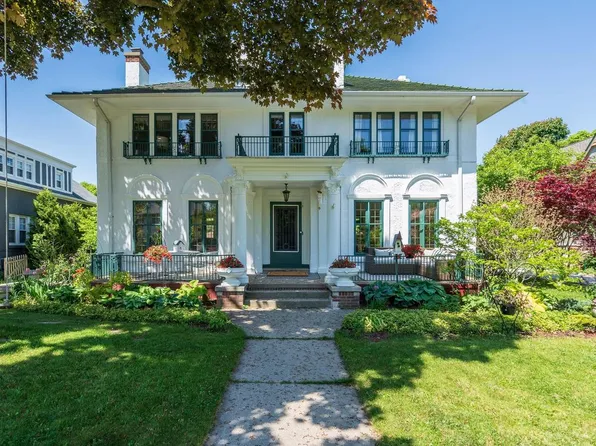 3453 North Summit AVENUE, Milwaukee, WI 53211