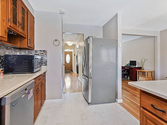 5th image of 60-54 76th St