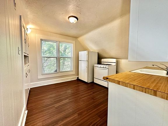 3rd image of 912 Doty St #916