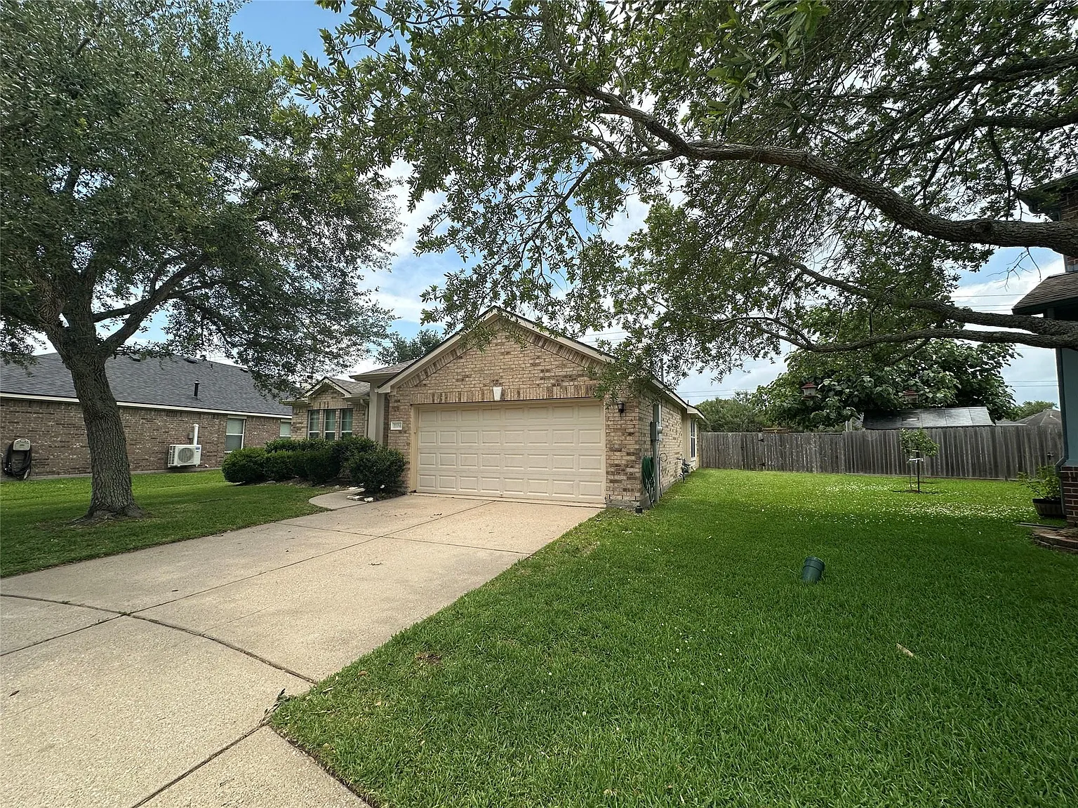 3 bed, 2.0 bath, 1854 sqft, $2,400 — Photo 4