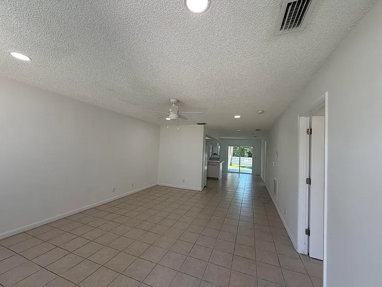 443 SE 13th Ct — Photo 7