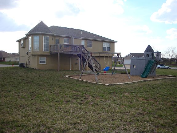 4th image of 405 SW Cross Creek Dr