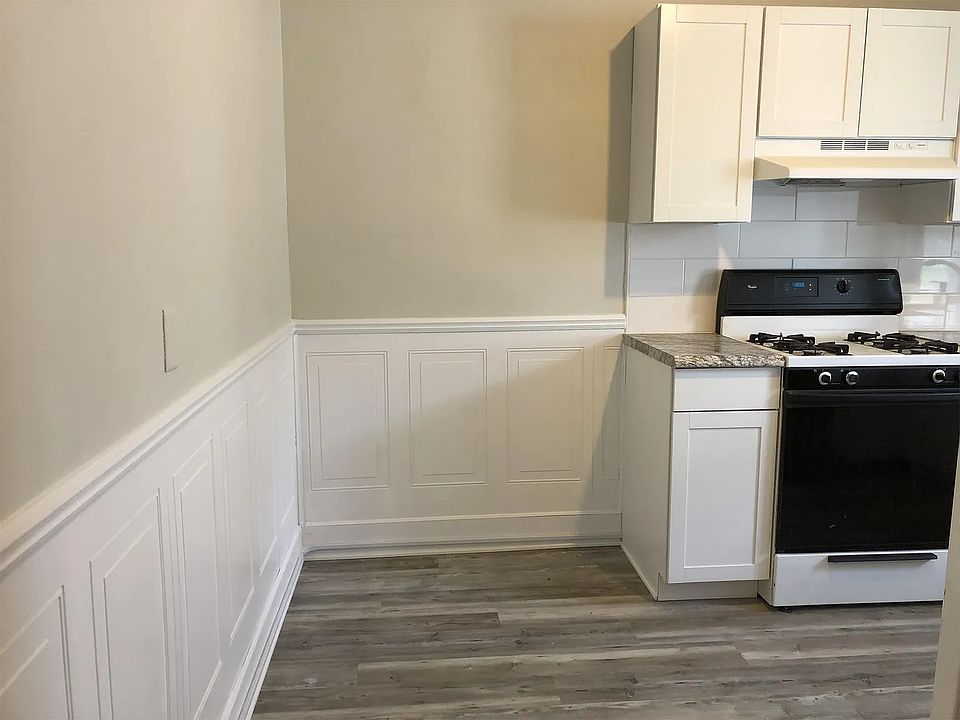 2nd image of 2735 Main St APT 4