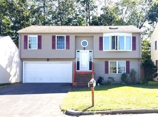 39 Ferris St, Springfield, MA 01151