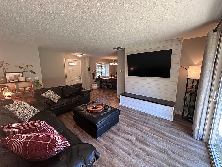 712 SW Cypress St — Photo 6