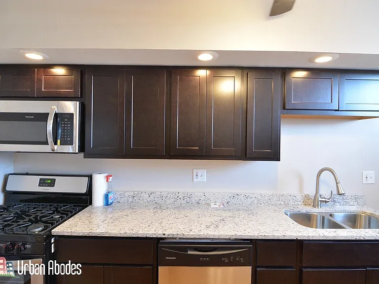 3241 N Damen Ave #3 — Photo 4
