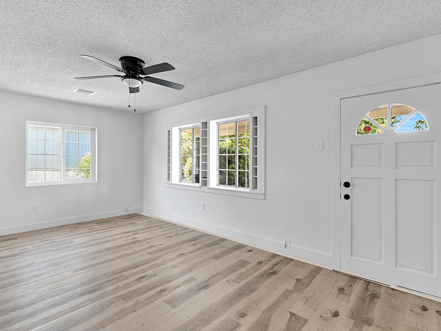 3 bed, 1337 sqft, $2,150 — Photo 3