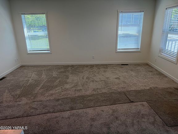 5th image of 402 Maple Ave Unit 10