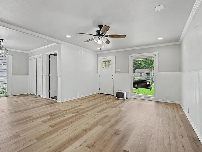 1112 N Lockhart St — Photo 10