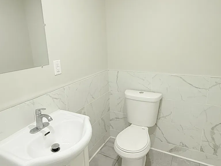 1495 Gladstone Ave #302 — Photo 15