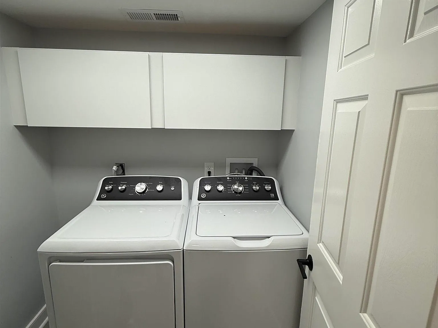 4 bed, 2.0 bath, 1300 sqft, $4,200 — Photo 4