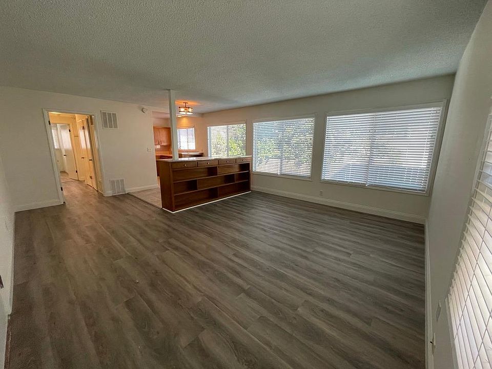 1st image of 421 Avenue G APT D
