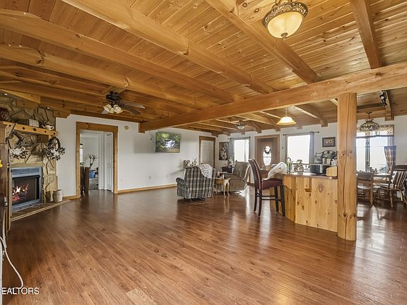 5th image of 2440 Levee Way