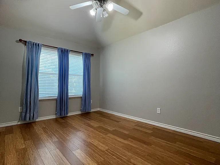 11921 Kingsville Dr — Photo 30