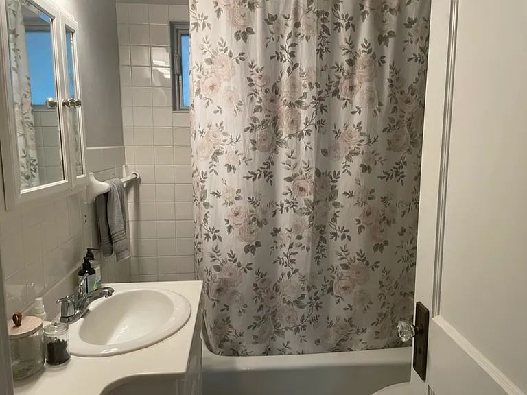 Upstairs full bath