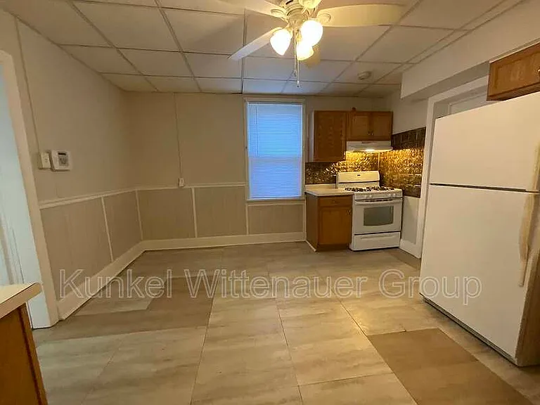 324 N Jackson St — Photo 6
