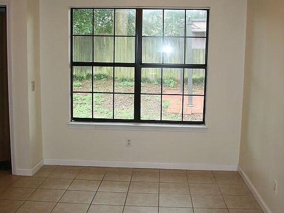 4th image of 733 Brook Meadow Ln