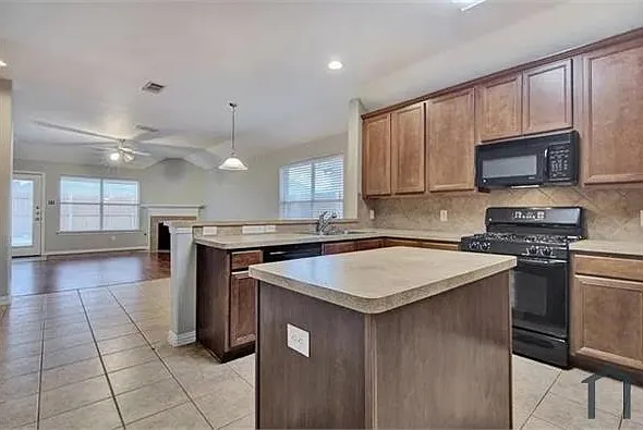 4 bed, 1970 sqft, $2,500 — Photo 4
