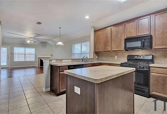 4th image of 2017 Castle Creek Dr