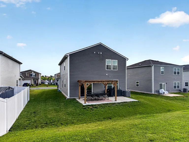 3912 Sadie St — Photo 26