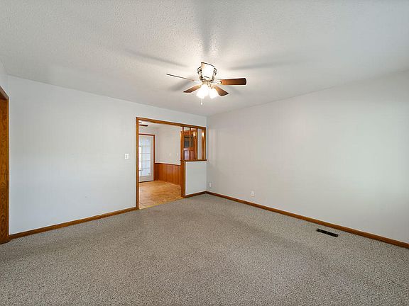 5th image of 1315 D St NE