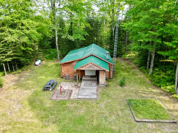 Off 27.5 Rd, Gladstone, MI 49837