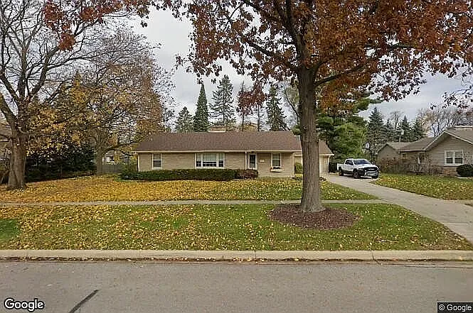1221 James St photo 1