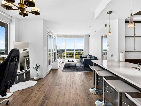 10 NE Shawnee Hl SW #402, Calgary, AB T2Y 0K5
