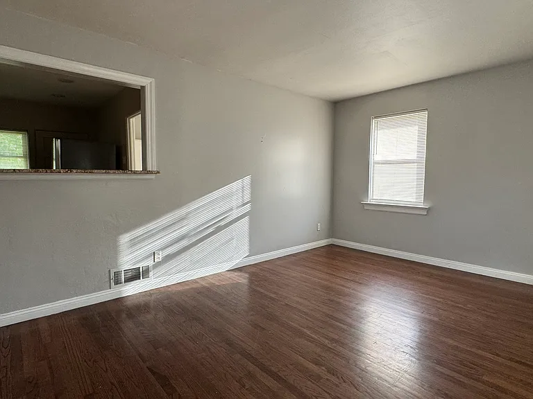 7814 Wayne Ave — Photo 5