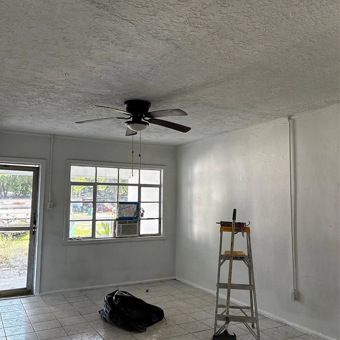 2 bed, 1.0 bath, 1668 sqft, $950 — Photo 2