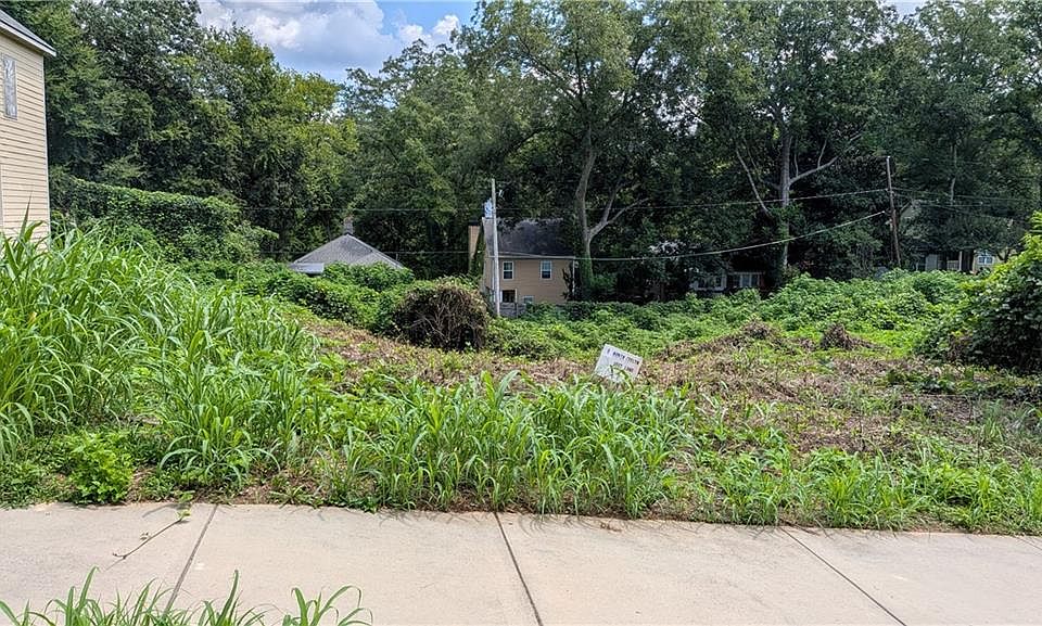 2nd image of 737 N Evelyn Pl NW #X