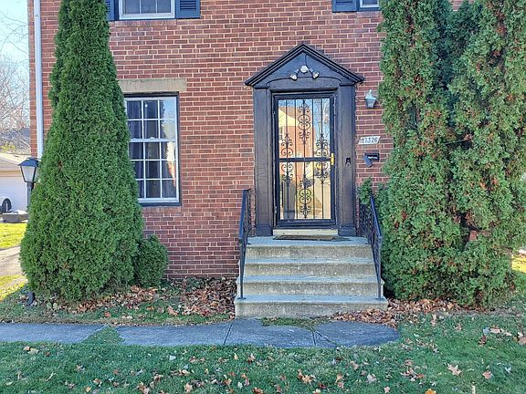4th image of 17326 Throckley Ave