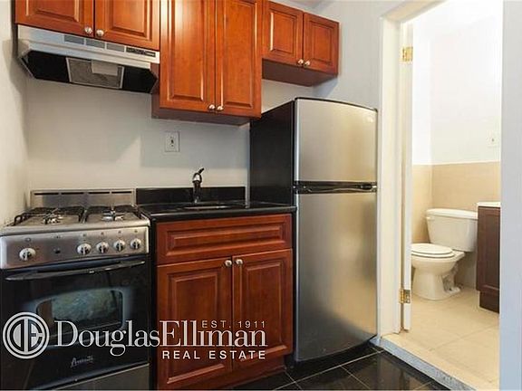 4th image of 244 E 71st St APT 1c