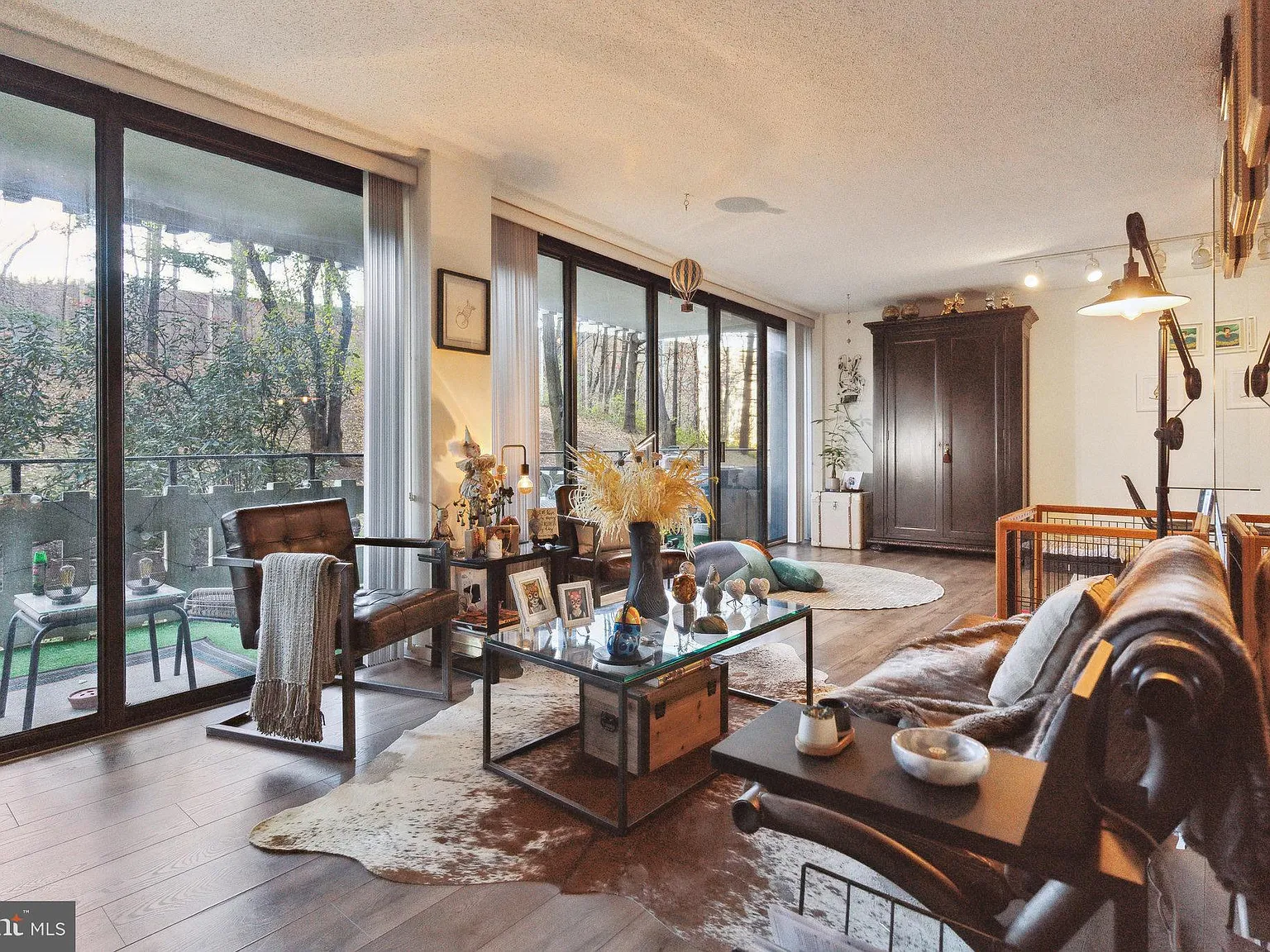 Olympus Condominiums — Photo 2
