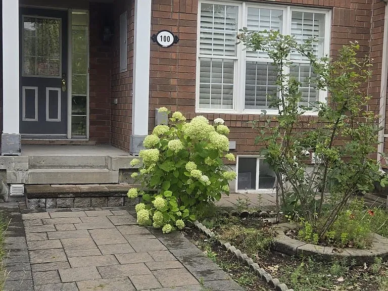 100 Staines Rd — Photo 2