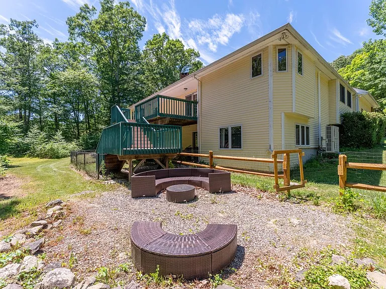 202 West Rd — Photo 38