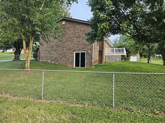 3rd image of 539 Magnolia Dr