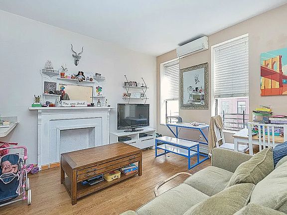 3rd image of 221 W 112th St #3